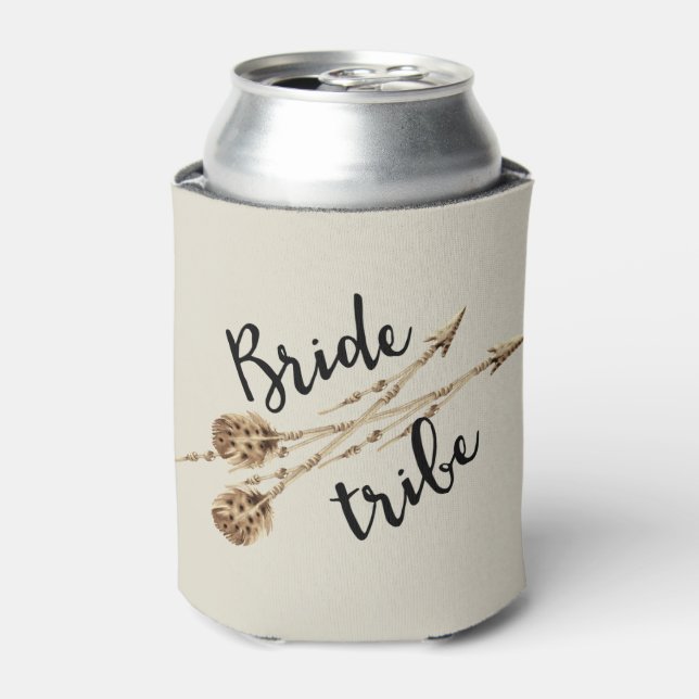 Bride Tribe Boho Arrows Personalisiert Dosenkühler (Kanne Vorderseite)
