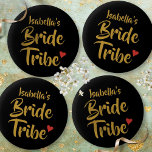 Bride Tribe Gold Script Red Heart Button<br><div class="desc">Spaß an trendigen personalisierten Brautparty-Abzeichen. Ein perfektes kleines Extra für Sie und Ihr Brautstamm-Team zu tragen,  während Sie Ihren bedeutsamen Anlass zu feiern! Entwickelt von Thisisnotme©</div>