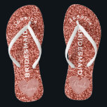 Bridesmaid Beach Wedding | Team Bride Rose Gold Flip Flops<br><div class="desc">Maßgeschneiderte, trendige Rose Goldstrand Hochzeit dreht Flop Sandals - Imitate Folie, Rose Gold Herzdesign am Boden. Reads Team, dann Bride, auf anderen Sandalen in eleganten Buchstaben. Bridesmaid wird in modernen, weißen Buchstaben in der Mitte bedruckt. Wechseln Sie in Brautparty-Mitglieder, wie Blume Mädchen oder Trauzeugin. Personalisierter Name oben in gebogenen Buchstaben....</div>