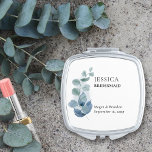 Bridesmaid Eucalyptus Greenery Wedding Taschenspiegel<br><div class="desc">Personalisierter Kompaktspiegel für Sie, um mit dem Namen Ihrer Brautjungfrau - oder irgendjemand in Ihrem Brautparty. Sie können auch die Namen der Braut und des Bräutigams und das Hochzeitstag hinzufügen. Dieses zarte Design hat einen Hauch von Eukalyptus-Blätter auf einem Aquarellspülmittel mit Aquarellgrün und Blätter in den Schattierungen von staubblauen Grau...</div>