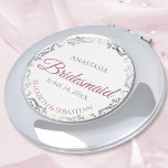 Bridesmaid-Geschenk Elegant Dusty Rose & Silver La Taschenspiegel<br><div class="desc">Diese kompakten Spiegel sind so konzipiert, dass sie den Brautmädchen in Ihrer Hochzeitsfeier einen Vorzug geben. Sie zeichnen sich durch ein schlichtes und elegantes Design mit weißem Hintergrund, verstaubter Rose oder violett rosa Schriftzeichen und einem silbergrauen Imitat mit blühenden Spitzen aus. Ein perfekter Weg, um Ihren Hochburgen zu danken, dass...</div>