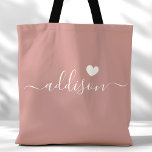 Bridesmaid Modern Script Heart Dusty Rose Tasche<br><div class="desc">Diese schicke Tote-Tasche zeichnet sich durch einen schönen, staubigen Hintergrund aus, der mit einem modernen Schriftart und einem zarten Herzdesign geschmückt ist. Die weiche, elegante Farbe und die ausgeklügelte Typografie machen sie zu einem idealen Accessoire für Brautmädchen oder alle, die stilvolle und trendige Designs Liebe haben. Dieser Totbeutel ist ideal...</div>