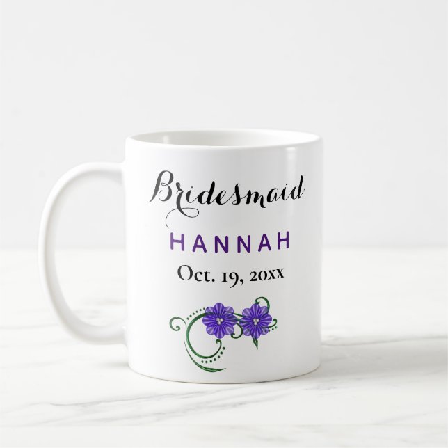 Bridesmaid Moderne Typografie Lila Blumenhochzeit Kaffeetasse (Links)