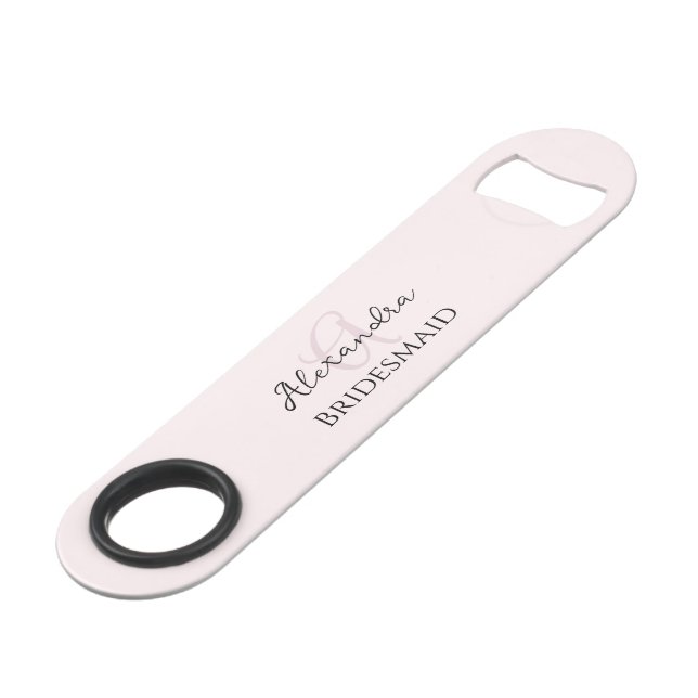 Bridesmaid Modernes Monogramm Rosa Minimalistisch Speed Flaschenöffner (Vorderseite Schrägansicht)