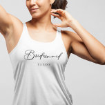 Bridesmaid Personalisiert Trendy Junggeselinnen-Ab Tank Top<br><div class="desc">Dieses schicke,  einfache Panzeroberteil mit seinem Namen unter eleganter schwarzer Typografie. Diese eleganten,  modernen Brautparty-Tanks für Ihre Hochzeit oder Ihren Junggeselinnen-Abschied.</div>