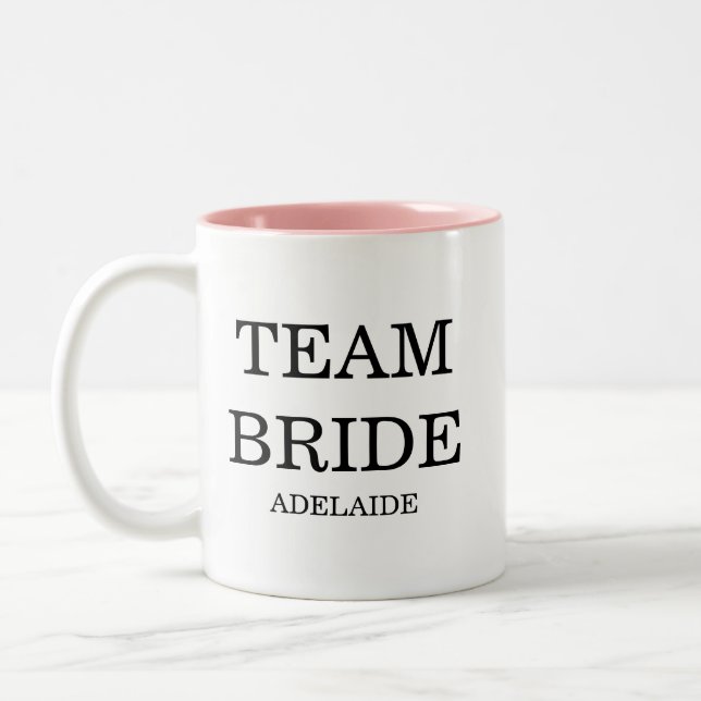 Bridesmaid Pink Moderner Minimal Zweifarbige Tasse (Links)