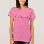Bridesmaid Pink T-Shirt<br><div class="desc">Dieser rosafarbene T - Shirt ist ein hübsches Hemd für Ihre Brautjungfrau und enthält "Bridesmaid", die in einem hübschen bordeauxfarbenen Text verfasst ist. Kaufen Sie noch heute Ihr Bridesmaid-Hemd!</div>