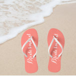 Bridesmaid Trendy Coral Color Flip Flops<br><div class="desc">Verschenken Sie Ihre Hochzeitsjungfrauen mit diesen stylistischen Flip Flops,  die eine trendige Korallenfarbe sind,  zusammen mit einem weißen,  stilisierten Skript,  um Ihr ähnliches Hochzeitsfarbschema zu ergänzen. Wählen Sie die Größe des Fußes zusammen mit anderen Optionen. Sie können Ihre Flip-Flops anpassen,  um die Farbe an Ihre Wünsche anzupassen.</div>