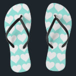 Bridge Aquamarin Blue & White Wedding Hearts Party Flip Flops<br><div class="desc">Lächeln Sie sich an,  wenn sie diese lustigen Flip Flops bekommt,  geben Sie ihr die passende Tasche,  sie wird diese wunderbare Liebe! Personalisieren Sie es nach Ihrer Wahl. Ideal für Gastgeschenke,  Brautparty,  Babydusche oder Geburtstagsgeschenke. Suchen Sie nach weiteren lustigen Ideen,  die alle Teil der BRIDE & CO. Kollektion sind.</div>