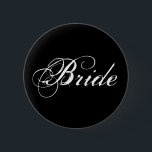 Bridge Button in Schwarz<br><div class="desc">Diese elegante Pinback-Taste zeichnet sich durch ein weißes Textdesign auf schwarzem Hintergrund aus: Bride - perfekt für zukünftige Braut!</div>