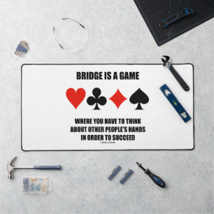 Bridge ist ein Spiel, bei dem andere Menschen die Schreibtischunterlage