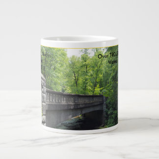 BRIDGE-SCENERIE MIT TEXT Jumbo-Tasse