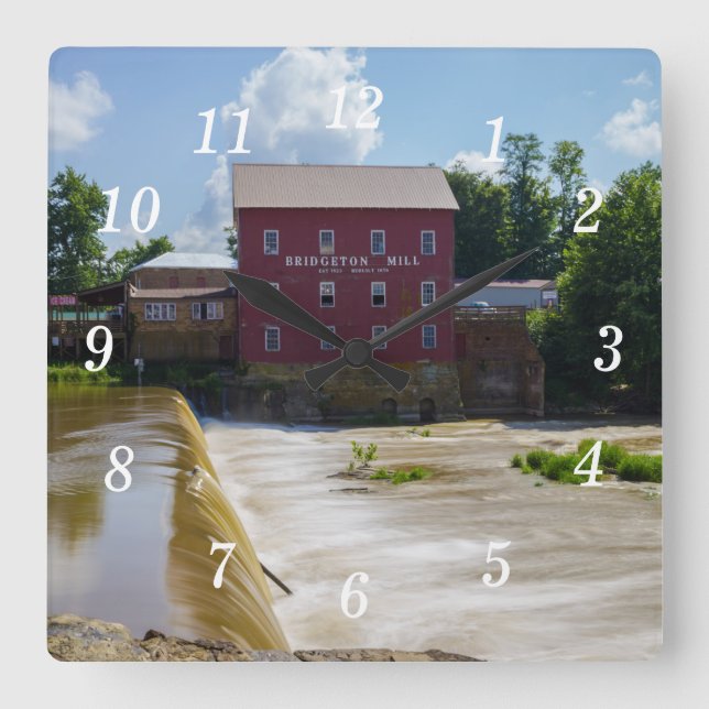 Bridgeton Mill Wall Clock Quadratische Wanduhr (Vorderseite)