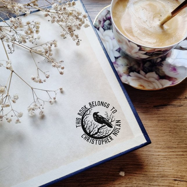 Briefmarke mit Namen und Rap für den Menschen buch Gummistempel (This book belongs to - round stamp with raven)