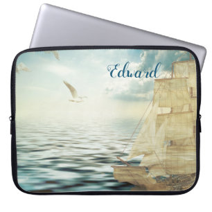 Brigantine Sailboat & Seagulls Laptopschutzhülle