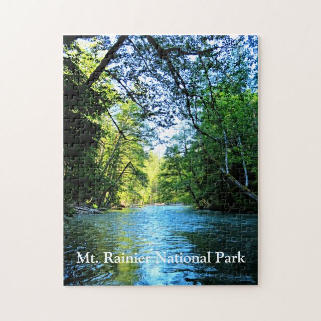 Bright Blue River Under Green Trees in Washington (Vertikal)