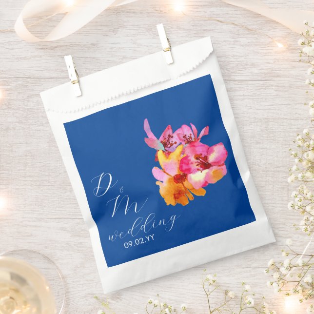 Bright Florals Watercolor Monogram Blue Wedding Geschenktütchen (Ausgeschnitten)