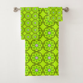 Bright green towel with intricate circular pattern badhandtuch set