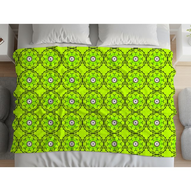 Bright green towel with intricate circular pattern fleecedecke (Von Creator hochgeladen)