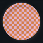 Bright Orange Checked Pappteller<br><div class="desc">Der perfekte Teller für jedes Retro-Party oder jede Feier,  die von einem Designer kreiert wurde,  der glaubt,  jedes Party sollte einzigartig sein.</div>
