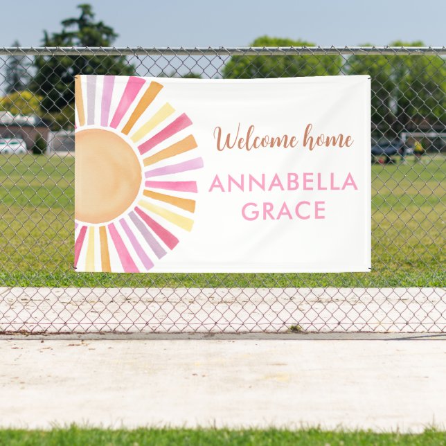 Bright Sunshine Welcome Zuhause Baby Girl Banner (Insitu)