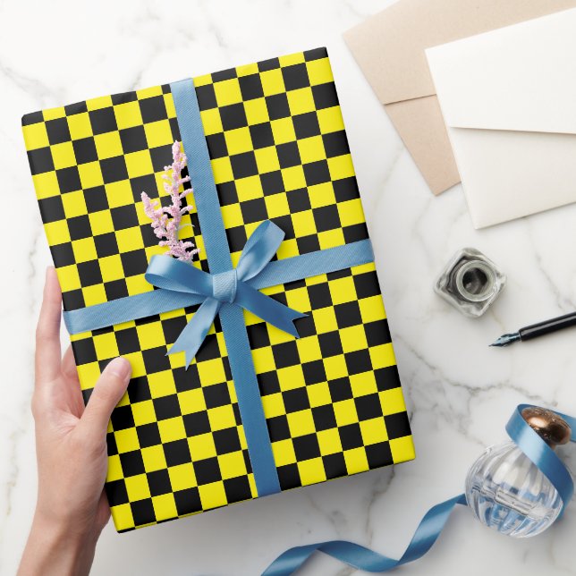 Bright Yellow with Black Square Pattern Style Geschenkpapier (Schenken)