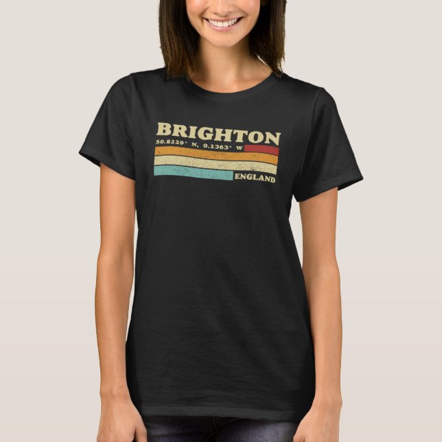 Brighton England City Retro Longitude Latitude T-Shirt (Vorderseite)