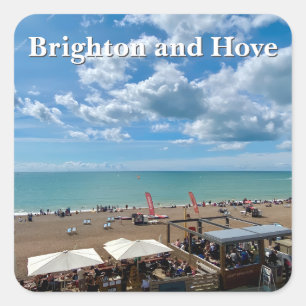 Brighton und Hove Beach an einem Sommertag Quadratischer Aufkleber