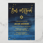 Brilliant Blau und Gold Bar Mitzvah Folieneinladung<br><div class="desc">Diese farbenfrohen,  modernen Bar Mitzvah-Einladungen zeichnen sich durch einen trendigen,  blauen Aquarellhintergrund mit handgeschriebener Goldfolie-Schrift,  Star of David und Akzenten aus.</div>