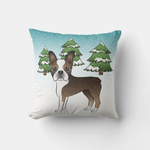 Brindle Boston Terrier in einem Winterwald Kissen