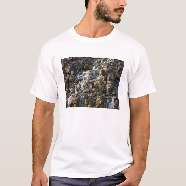 Brine fällt aus vulkanischem Gestein ab 2 T-Shirt (Vorderseite)