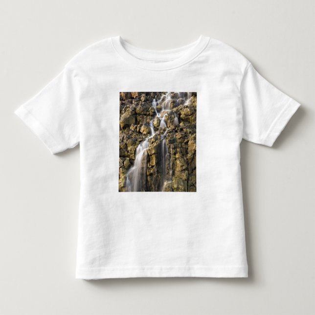 Brine fällt aus vulkanischem Gestein ab Kleinkind T-shirt (Vorderseite)