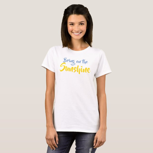 Bringen Sie das Sonnenlicht-Gelbe Shirt an (Vorne ganz)