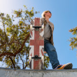 Britische Flagge: Jack über die Wall Union Skateboard<br><div class="desc">Dirty Union Jack UK ( britisch ) Flaggen-Grafikdesign auf Red Backstein Wand Skateboard Deck von Ricaso</div>