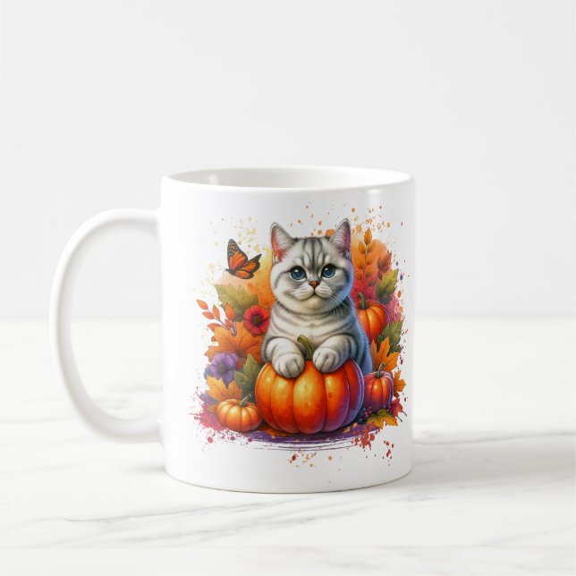 Britische Kurzkatze mit Pumpkin Kaffeetasse (Links)