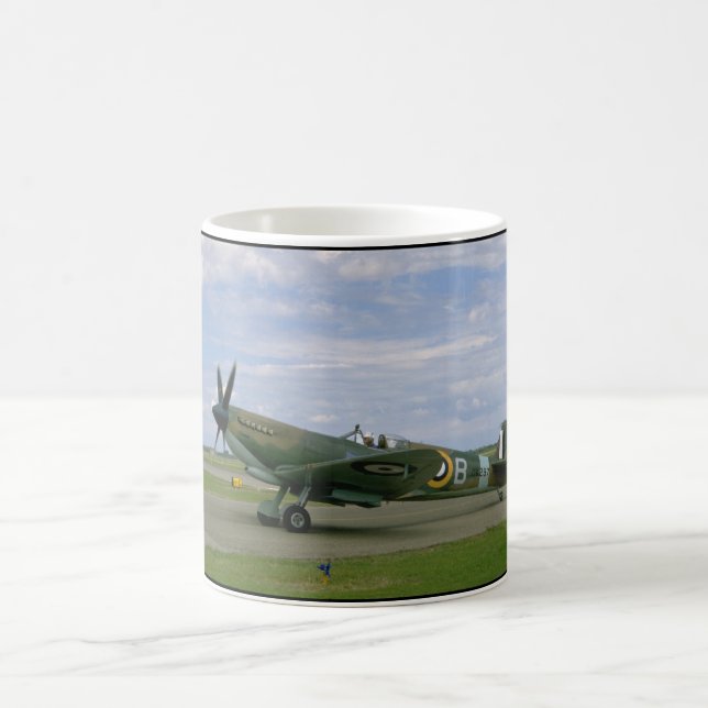Britischer Spitfire, Tarnung, Taxiing_WWII Kaffeetasse (Mittel)