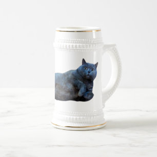 British Shorthair Kitty Cat Lay auf Seite Bierglas