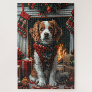 Brittany Spaniel mit Weihnachtsgeschenken Kamin 
