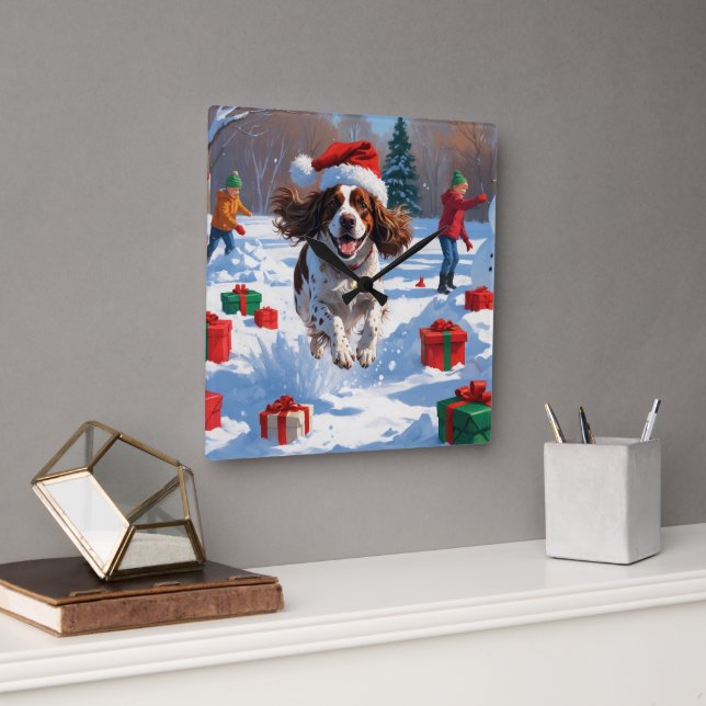 Brittany Spanisch Weihnachts-Feierliche Schneeszen Quadratische Wanduhr (Büro)