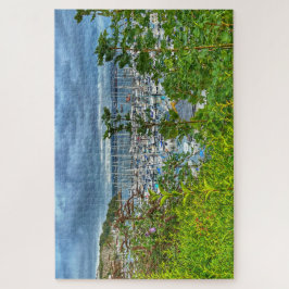 Brixham Marina: Küstenblick durch die Blätter