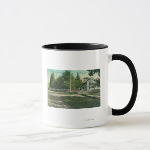 Broadway-Ansicht des Äußeren der Highschool Tasse