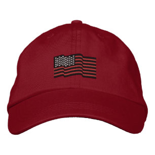 Brodée Le Casquette brodé des lignes rouges minces