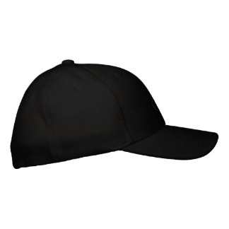 Brodée Une casquette de baseball noire avec le mot "CAP" 