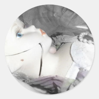 Broken-Puppe Runder Aufkleber