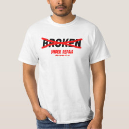 BROKEN unter Reparatur von hellfarbenen T-Shirts