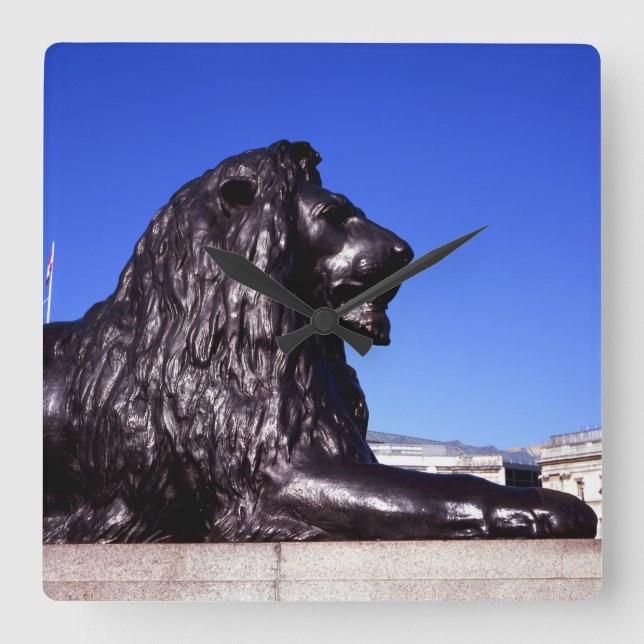 Bronze Lion Trafalgar Square Quadratische Wanduhr (Vorderseite)