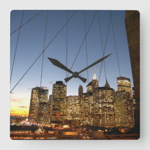 Brooklyn Bridge At Dusk With Manhattan Skyline Quadratische Wanduhr
