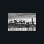 Brooklyn Bridge at Night, New York City Leinwanddruck<br><div class="desc">Brooklyn Bridge und Manhattan Skyline At Night,  New York City</div>