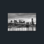 Brooklyn Bridge at Night, New York City Leinwanddruck<br><div class="desc">Brooklyn Bridge und Manhattan Skyline At Night,  New York City</div>