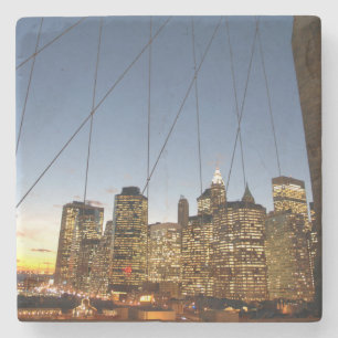 Brooklyn Bridge bei Dämmerung mit Manhattan-Skylin Steinuntersetzer